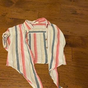 a cropped blouse that ties at the bottom